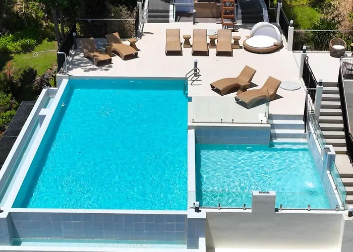 호텔 Cebu One Tectona 4*