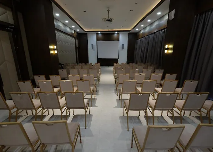 호텔 Cebu One Tectona 4*